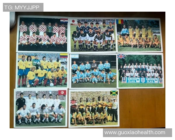 经典球星卡与珍贵球星照片完美结合展现绿茵传奇风采