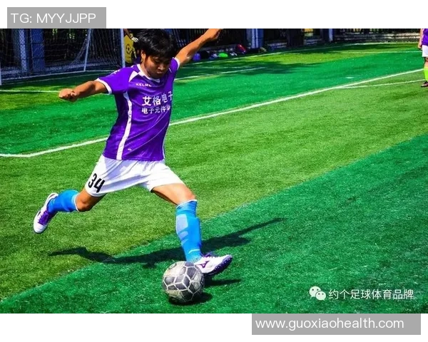 聚焦绿茵巨星深度专访全面解读球场内外的人生与梦想