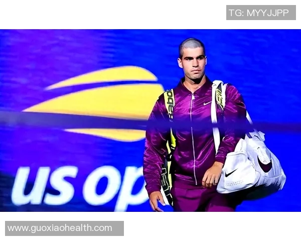 足球巨星日常：揭秘球场外的明星生活与出门趣事