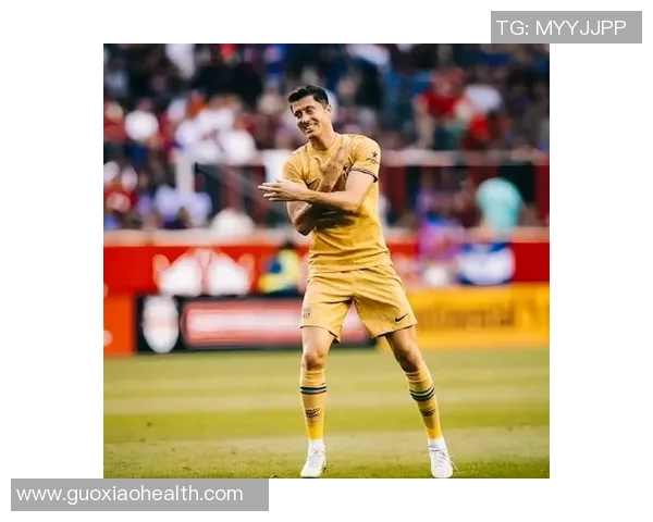 足球场上球星热议赛况策略与对手分析背后不为人知的对话内容